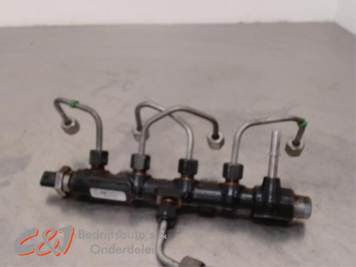 Bränsleinsprutningsmunstycke från en Ford Tourneo Connect/Grand Tourneo Connect 1.5 EcoBlue 2021