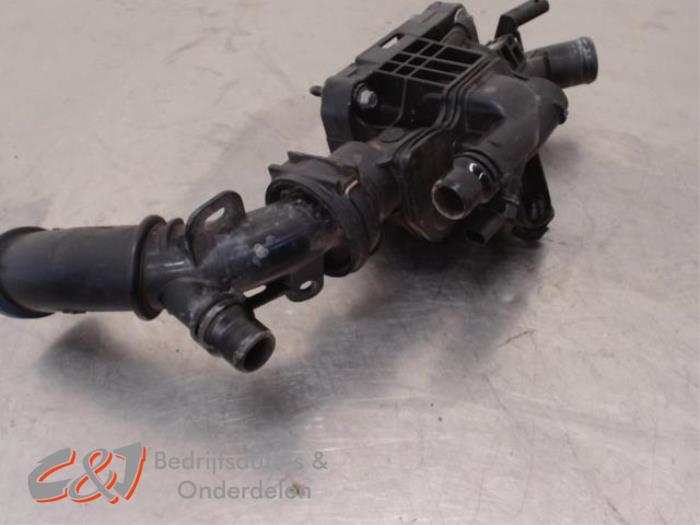 Termostathus från en Ford Tourneo Connect/Grand Tourneo Connect 1.5 EcoBlue 2021