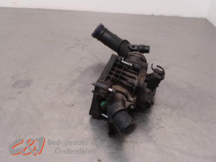 Termostathus från en Ford Tourneo Connect/Grand Tourneo Connect 1.5 EcoBlue 2021