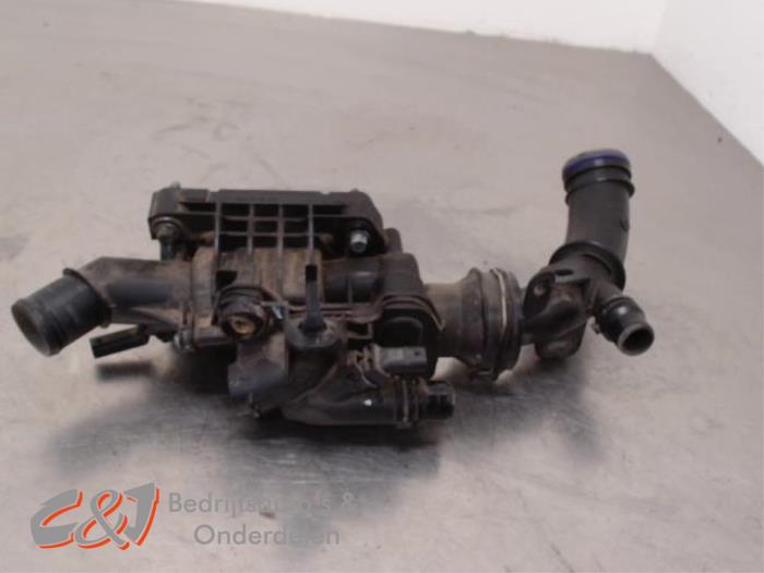 Termostathus från en Ford Tourneo Connect/Grand Tourneo Connect 1.5 EcoBlue 2021