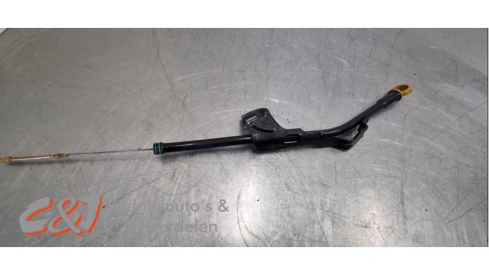 Oljemätsticka från en Ford Tourneo Connect/Grand Tourneo Connect 1.5 EcoBlue 2021