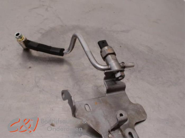 Bränsletryckssensor från en Ford Tourneo Connect/Grand Tourneo Connect 1.5 EcoBlue 2021