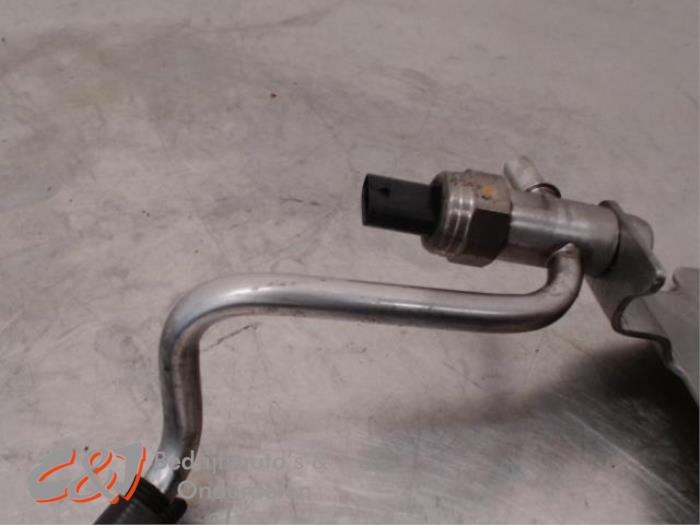 Bränsletryckssensor från en Ford Tourneo Connect/Grand Tourneo Connect 1.5 EcoBlue 2021