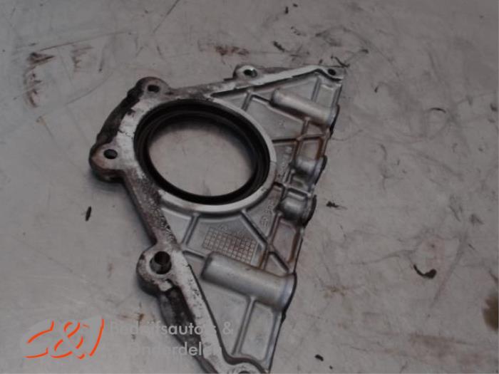 Vevaxeltätning från en Mercedes-Benz Sprinter 3t (906.61) 213 CDI 16V 2011