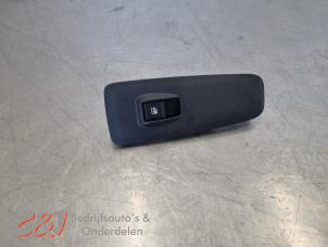 Begagnade Brytare, eldrivna fönster Fiat Ducato (250) 2.3 D 180 Multijet Pris € 21,00 Marginaltabell erbjuds av C&J Bedrijfsauto's & Onderdelen