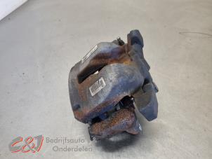 Używane Zacisk hamulcowy prawy przód Peugeot Partner (EA//EF/EN/EU) 1.5 BlueHDi 130 Cena € 52,50 Procedura marży oferowane przez C&J Bedrijfsauto's & Onderdelen