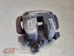 Używane Zacisk hamulcowy lewy przód Peugeot Partner (EA//EF/EN/EU) 1.5 BlueHDi 130 Cena € 52,50 Procedura marży oferowane przez C&J Bedrijfsauto's & Onderdelen