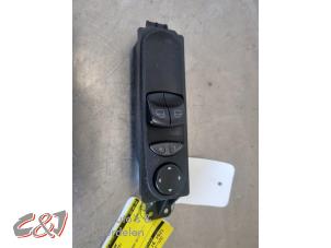 Gebruikte Elektrisch Raam Schakelaar Mercedes Sprinter 3,5t (906.63) 313 CDI 16V Prijs € 42,00 Margeregeling aangeboden door C&J Bedrijfsauto's & Onderdelen