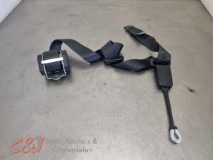 Begagnade Främre säkerhetsbälte, mitten Fiat Ducato (250) 2.3 D 120 Multijet Pris € 78,75 Marginaltabell erbjuds av C&J Bedrijfsauto's & Onderdelen