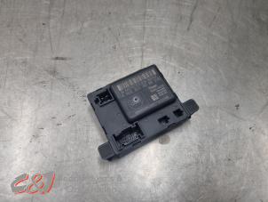 Używane Modul centralnego zamka Volkswagen Crafter 2.5 TDI 30/32/35/46/50 Cena € 10,50 Procedura marży oferowane przez C&J Bedrijfsauto's & Onderdelen