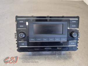 Begagnade Radio Volkswagen Crafter (SY) 2.0 TDI FWD Pris € 173,25 Marginaltabell erbjuds av C&J Bedrijfsauto's & Onderdelen