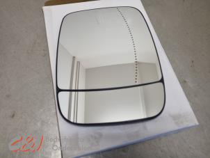 Używane Szyba lusterka prawego Opel Vivaro 1.6 CDTI 95 Euro 6 Cena € 25,41 Z VAT oferowane przez C&J Bedrijfsauto's & Onderdelen