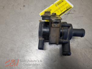 Begagnade Vattenpump Volkswagen Caddy III (2KA,2KH,2CA,2CH) 1.2 TSI Pris € 21,00 Marginaltabell erbjuds av C&J Bedrijfsauto's & Onderdelen