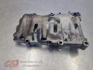 Begagnade Oljefilterhus Peugeot Expert (V1/VA/VB/VE/VF/VT/VY) 2.0 Blue HDi 180 16V Pris € 68,25 Marginaltabell erbjuds av C&J Bedrijfsauto's & Onderdelen