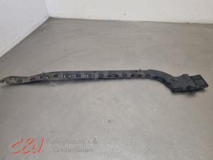 Gebruikte Bumpersteun links-achter Mercedes Vito (447.6) 2.2 114 CDI 16V Prijs € 15,75 Margeregeling aangeboden door C&J Bedrijfsauto's & Onderdelen