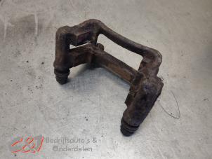 Gebruikte Remzadel links-achter Opel Vivaro 2.0 CDTI Prijs € 21,00 Margeregeling aangeboden door C&J Bedrijfsauto's & Onderdelen