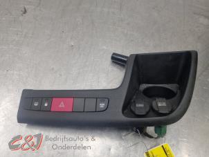 Używane Uchwyt na kubek Peugeot Boxer (U9) 2.0 BlueHDi 130 Cena € 42,00 Procedura marży oferowane przez C&J Bedrijfsauto's & Onderdelen