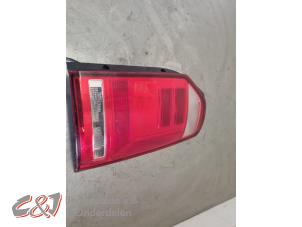 Begagnade Baklykta, höger Volkswagen Transporter T6 2.0 TDI 150 Pris € 63,00 Marginaltabell erbjuds av C&J Bedrijfsauto's & Onderdelen