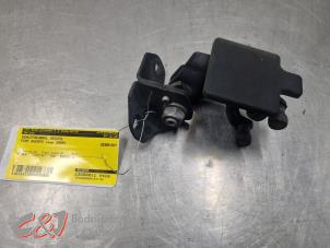 Begagnade Rullskena, skjutdörr, höger Fiat Ducato (250) 2.2 D 100 Multijet Euro 4 Pris € 15,75 Marginaltabell erbjuds av C&J Bedrijfsauto's & Onderdelen