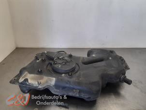 Begagnade AdBlue-tank Mercedes Vito (447.6) 1.6 111 CDI 16V Pris € 157,50 Marginaltabell erbjuds av C&J Bedrijfsauto's & Onderdelen