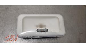 Begagnade Innerbelysning, fram Renault Trafic (1FL/2FL/3FL/4FL) 2.0 dCi 16V 150 Pris € 15,75 Marginaltabell erbjuds av C&J Bedrijfsauto's & Onderdelen