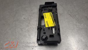 Używane Zaczep holowniczy przedni Peugeot Partner (EA//EF/EN/EU) 1.5 BlueHDi 130 Cena € 31,50 Procedura marży oferowane przez C&J Bedrijfsauto's & Onderdelen