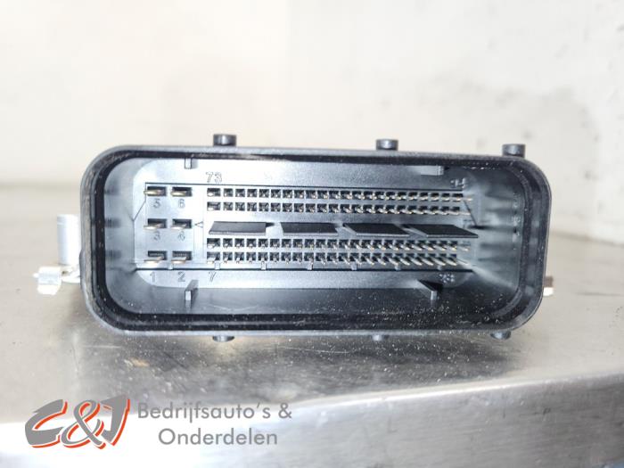 AdBlue-dator från en Mercedes-Benz Vito (447.6) 2.2 116 CDI 16V 2017