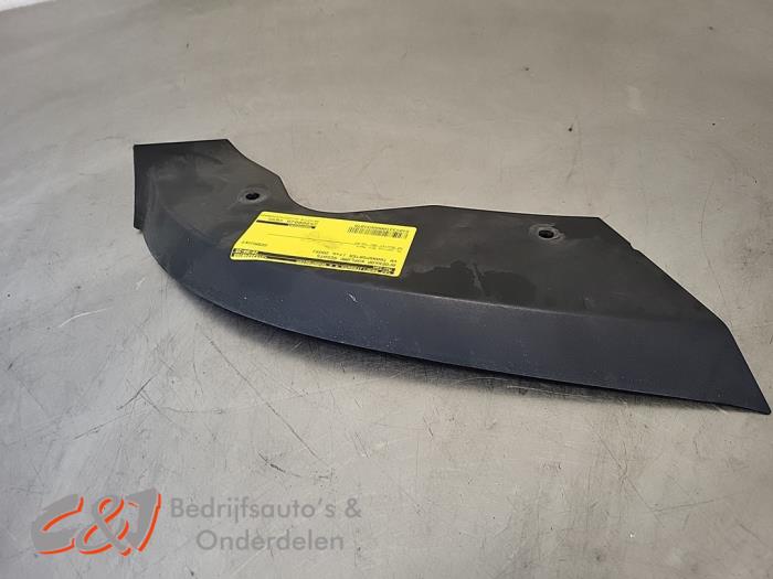 Strålkastarskydd höger från en Volkswagen Transporter T5 2.5 TDi PF 2009