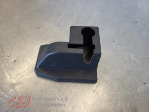 Gebruikte Kunstof diversen Ford Transit 2.0 TDCi 16V Eco Blue 130 Prijs € 10,50 Margeregeling aangeboden door C&J Bedrijfsauto's & Onderdelen