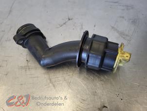 Begagnade Oljepåfyllningsrör Iveco New Daily VI 33S16, 35C16, 35S16 Pris € 21,00 Marginaltabell erbjuds av C&J Bedrijfsauto's & Onderdelen