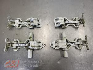 Begagnade Gångjärnssats Fiat Ducato (250) 2.3 D 120 Multijet Pris € 157,50 Marginaltabell erbjuds av C&J Bedrijfsauto's & Onderdelen