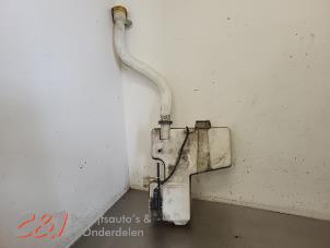 Gebruikte Ruitensproeiertank voor Opel Vivaro 1.6 CDTi BiTurbo 125 Prijs € 36,75 Margeregeling aangeboden door C&J Bedrijfsauto's & Onderdelen