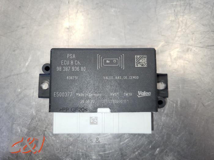 PDC-modul från en Peugeot Partner (EF/EU) 1.5 BlueHDi 130 2022