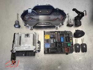 Begagnade Tändningslås + dator Peugeot Partner (EF/EU) 1.5 BlueHDi 130 Pris € 341,25 Marginaltabell erbjuds av C&J Bedrijfsauto's & Onderdelen