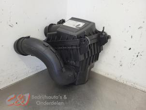 Używane Obudowa filtra powietrza Ford Transit Courier 1.5 TDCi 75 Cena € 78,75 Procedura marży oferowane przez C&J Bedrijfsauto's & Onderdelen