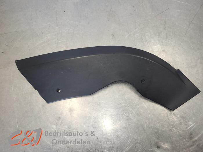 Strålkastarskydd höger från en Volkswagen Transporter/Caravelle T5 1.9 TDi 2009