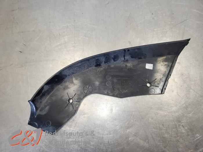 Strålkastarskydd höger från en Volkswagen Transporter/Caravelle T5 1.9 TDi 2009