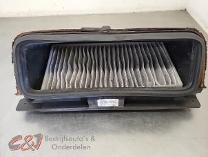 Begagnade Inre filterhus Renault Trafic New (FL) 2.5 dCi 16V 145 Pris € 21,00 Marginaltabell erbjuds av C&J Bedrijfsauto's & Onderdelen