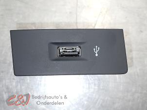 Begagnade AUX/USB-anslutning Volkswagen Transporter T6 2.0 TDI 150 Pris € 15,75 Marginaltabell erbjuds av C&J Bedrijfsauto's & Onderdelen