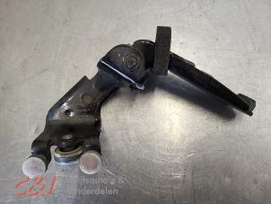 Gebruikte Schuifdeurrol links Volkswagen Transporter T6 2.0 TDI 150 Prijs € 15,75 Margeregeling aangeboden door C&J Bedrijfsauto's & Onderdelen