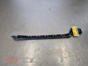 Gebruikte Bumpersteun links-achter Mercedes Vito (447.6) 1.6 111 CDI 16V Prijs € 15,75 Margeregeling aangeboden door C&J Bedrijfsauto's & Onderdelen