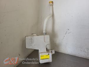 Gebruikte Ruitensproeiertank voor Opel Vivaro 1.6 CDTi BiTurbo 125 Prijs € 36,75 Margeregeling aangeboden door C&J Bedrijfsauto's & Onderdelen
