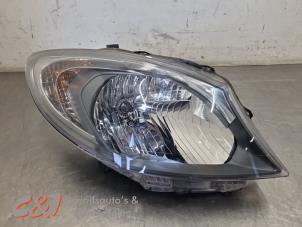 Używane Reflektor prawy Mercedes Citan (415.6) 1.5 108 CDI Cena € 210,00 Procedura marży oferowane przez C&J Bedrijfsauto's & Onderdelen