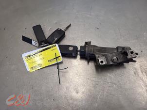 Gebruikte Kontaktslot + Sleutel Volkswagen Transporter T5 2.5 TDi PF Prijs € 47,25 Margeregeling aangeboden door C&J Bedrijfsauto's & Onderdelen
