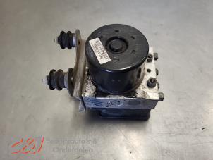 Gebruikte ABS Pomp Volkswagen Transporter T5 2.5 TDi PF Prijs € 525,00 Margeregeling aangeboden door C&J Bedrijfsauto's & Onderdelen