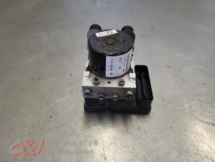 Gebruikte ABS Pomp Volkswagen Transporter T5 2.5 TDi PF Prijs € 525,00 Margeregeling aangeboden door C&J Bedrijfsauto's & Onderdelen