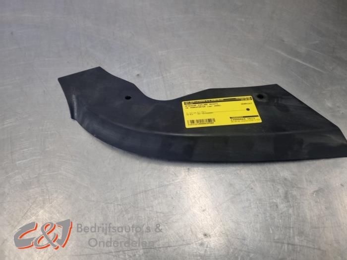Strålkastarskydd höger från en Volkswagen Transporter/Caravelle T5 2.5 TDi PF 2008