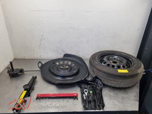 Gebruikte Ophangmechaniek reservewiel Mercedes Vito (447.6) 2.2 116 CDI 16V Prijs € 367,50 Margeregeling aangeboden door C&J Bedrijfsauto's & Onderdelen