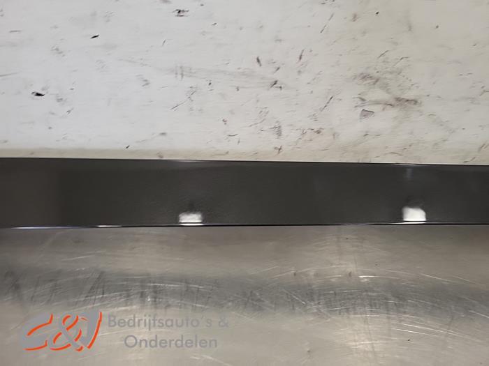 Schuifdeur Rail rechts van een Renault Trafic (1FL/2FL/3FL/4FL) 2.0 dCi 16V 150 2024