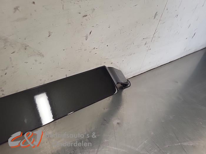 Schuifdeur Rail rechts van een Renault Trafic (1FL/2FL/3FL/4FL) 2.0 dCi 16V 150 2024